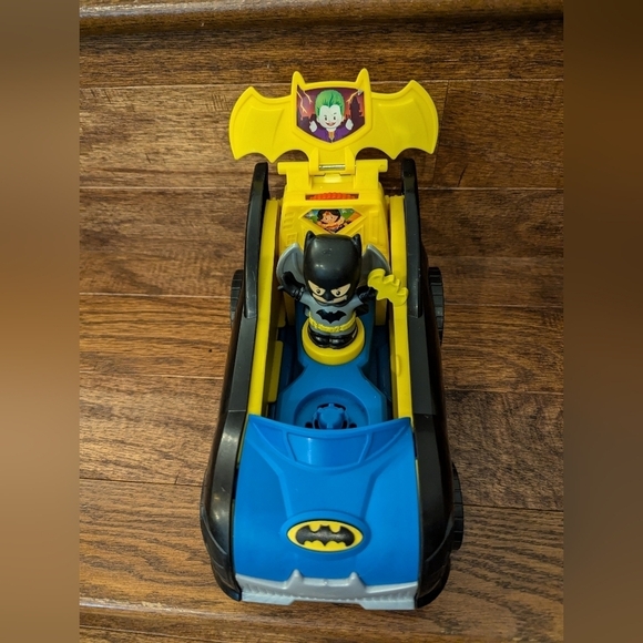 Batman Fisher-Price Little people batmobile 2 in 1 playset. - Picture 3 of 9